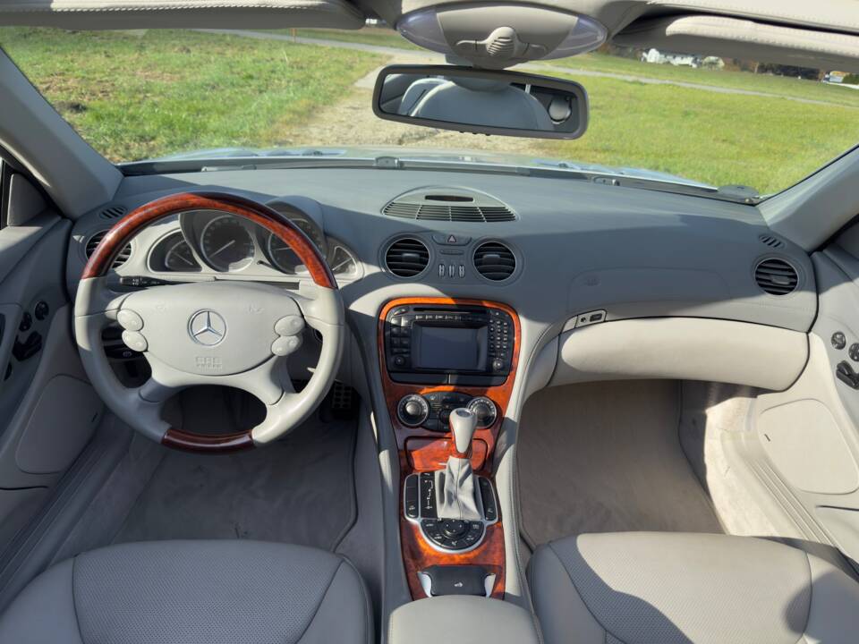 Immagine 9/20 di Mercedes-Benz SL 500 (2002)