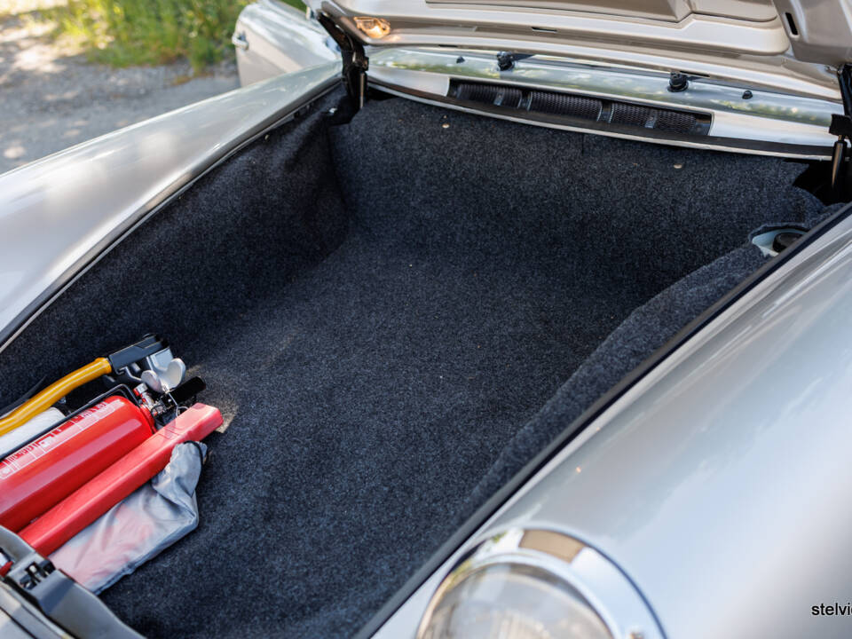 Image 39/42 de Porsche 911 2.7 (1974)