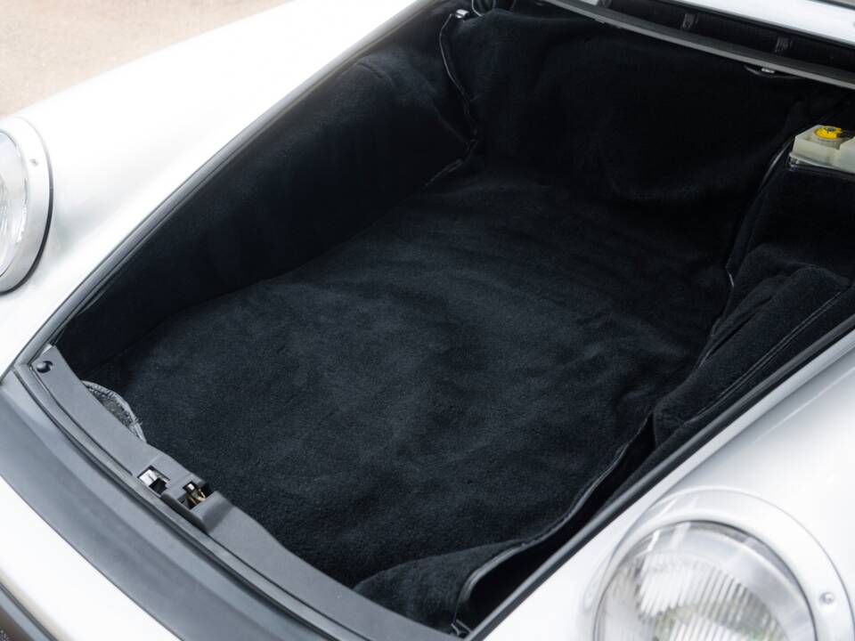 Image 25/68 of Porsche 911 Speedster 3.2 (1989)