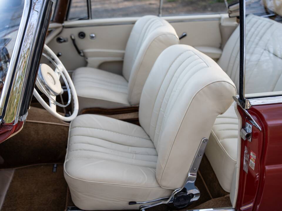 Afbeelding 10/14 van Mercedes-Benz 220 SE b (1963)