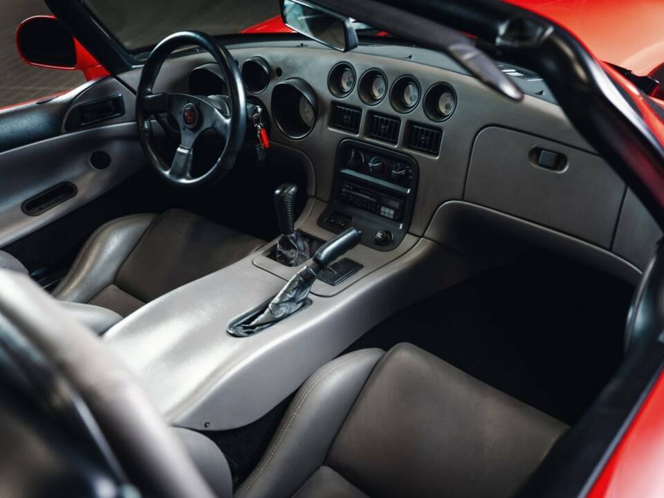 Image 8/15 of Dodge Viper RT/10 (1994)