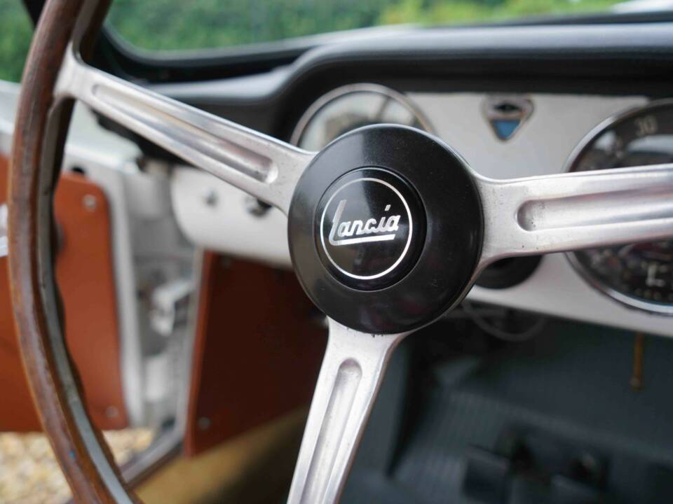Image 19/50 of Lancia Flaminia GT 2.5 3C Touring (1964)