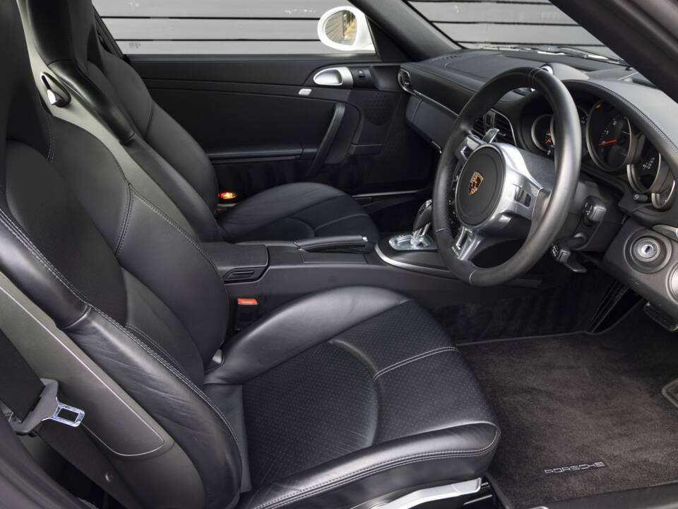 Immagine 16/25 di Porsche 911 Carrera GTS (2011)