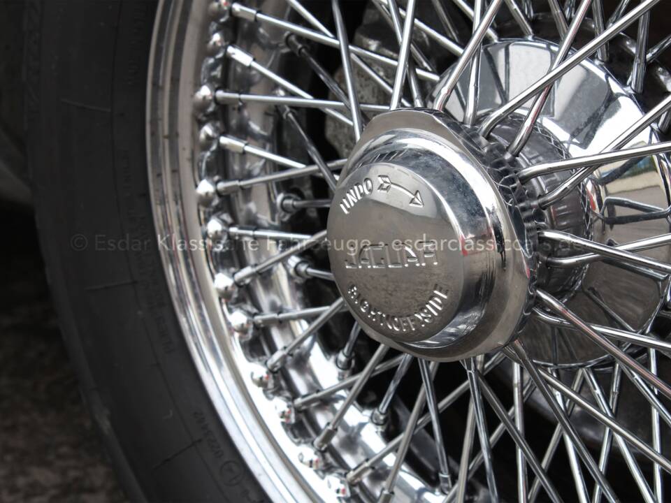 Afbeelding 10/28 van Jaguar E-Type V12 (2+2) (1971)