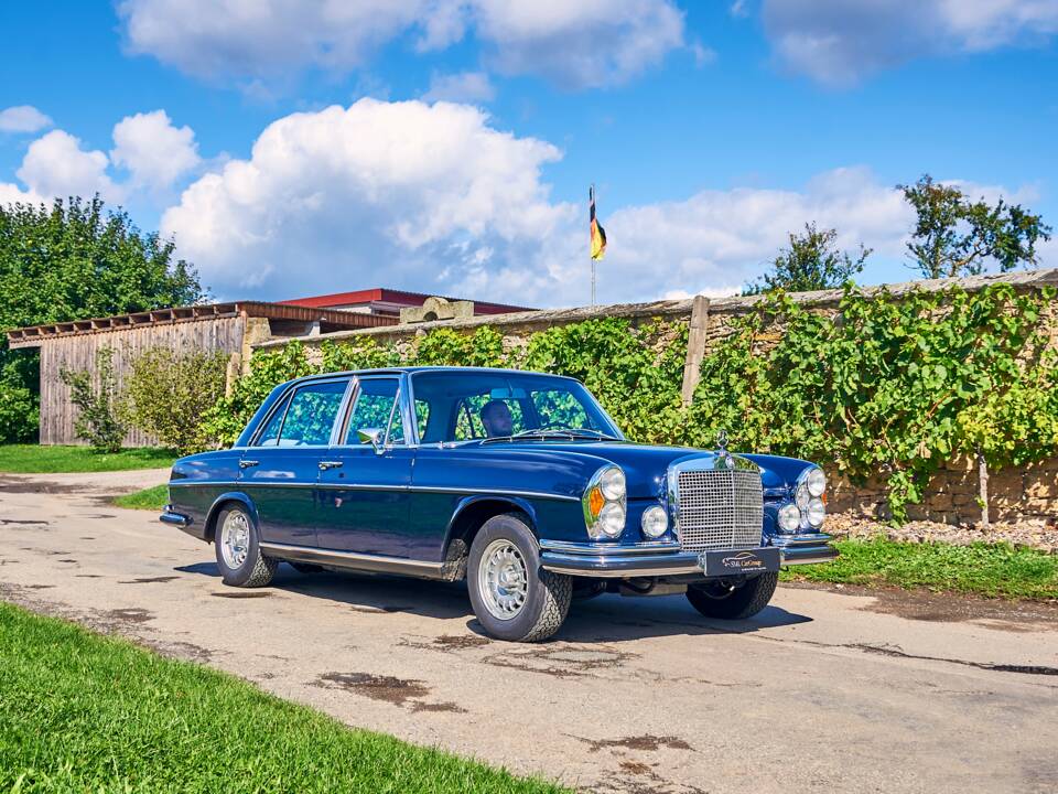 Image 37/38 of Mercedes-Benz 300 SEL 6.3 (1970)