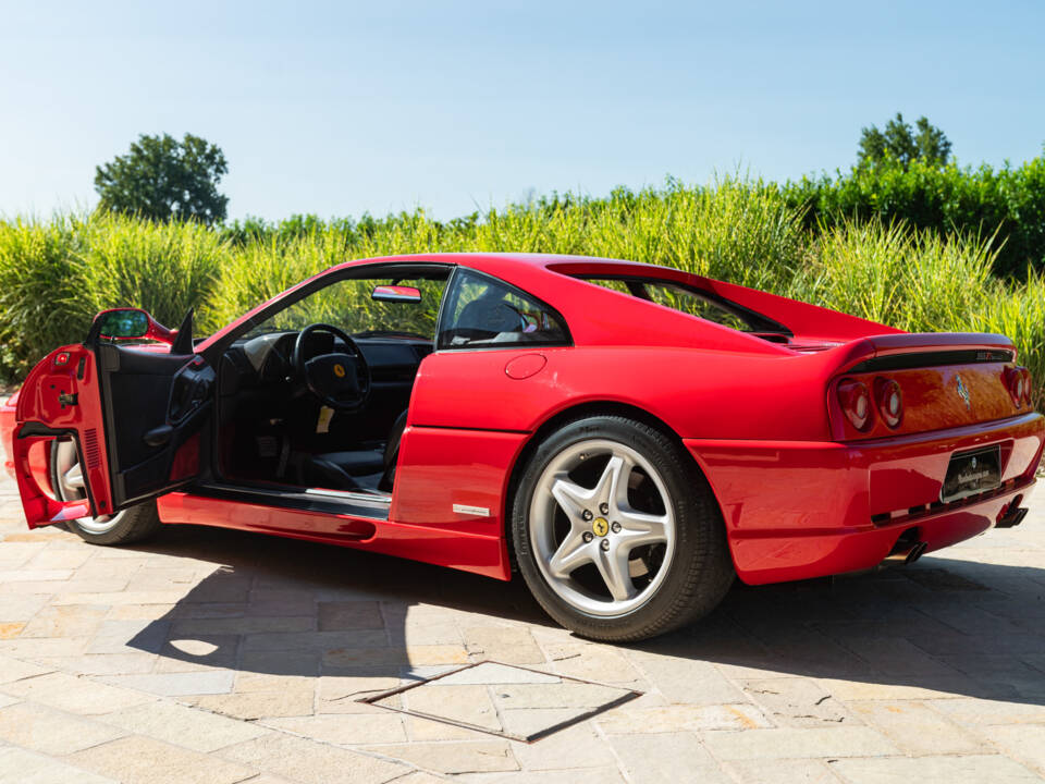 Bild 22/50 von Ferrari F 355 Berlinetta (1998)