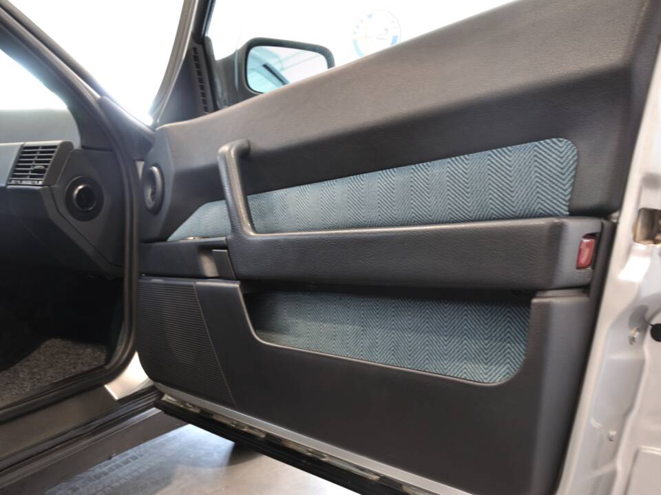 Bild 21/41 von Alfa Romeo 164 2.0 (1990)