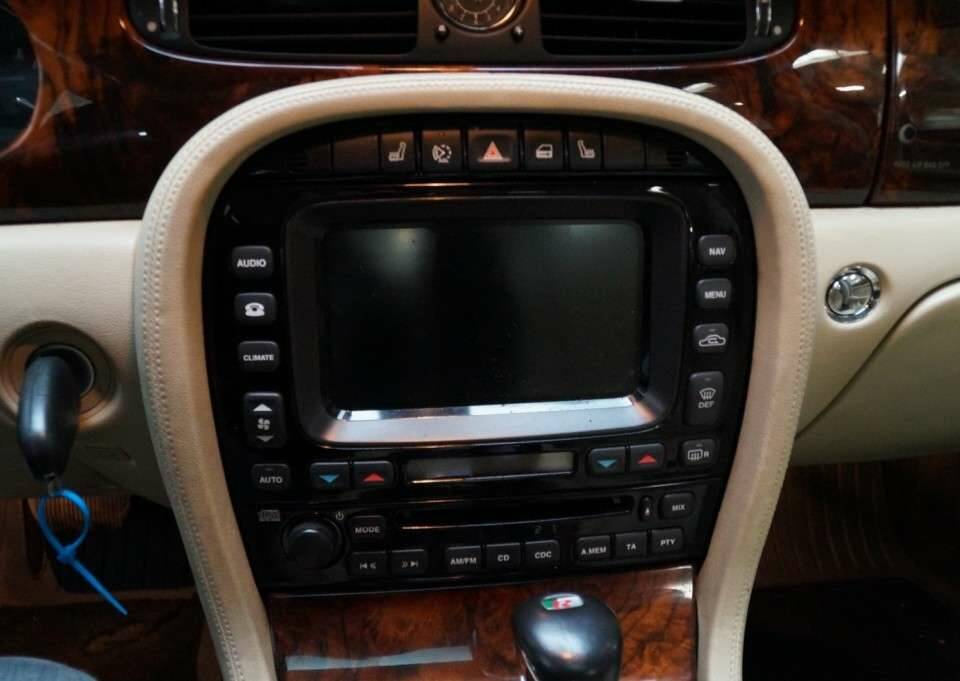 Bild 49/50 von Jaguar XJR Super V8 (2007)