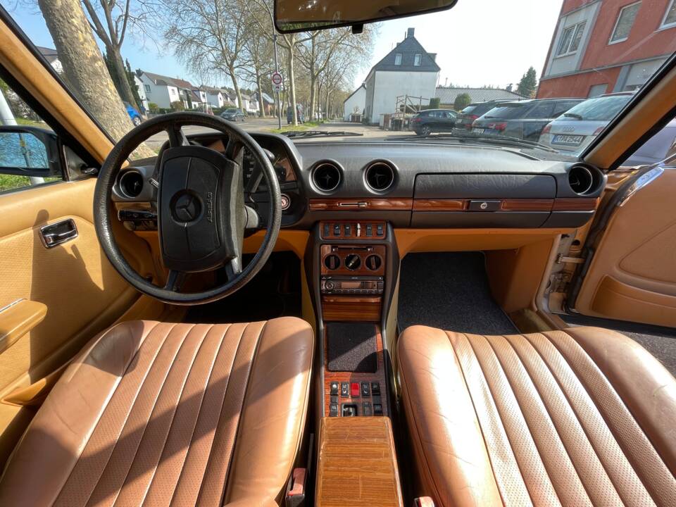 Image 9/20 de Mercedes-Benz 280 CE (1981)