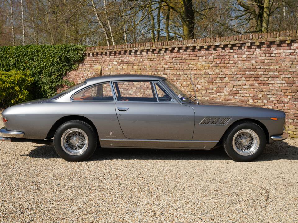 Image 40/50 of Ferrari 330 GT 2+2 (1965)