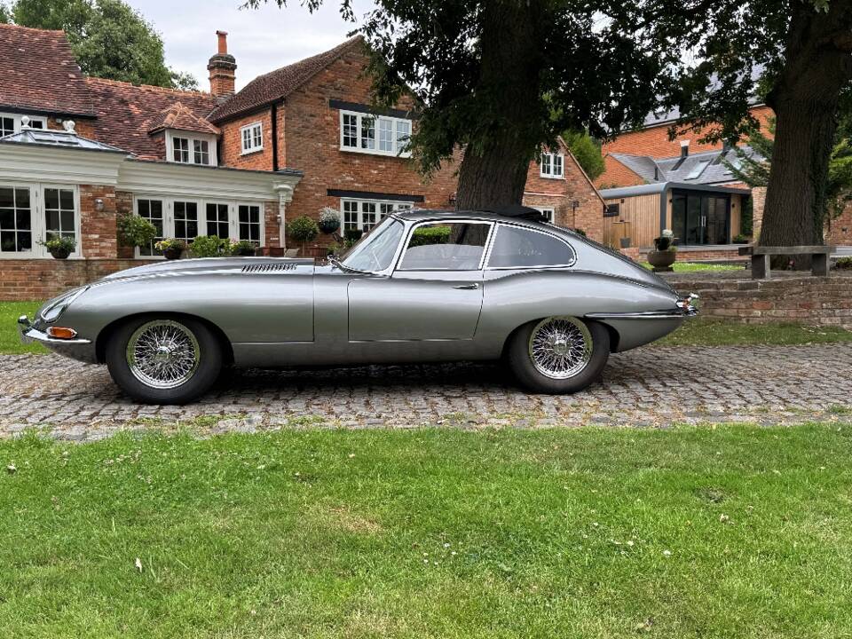 Image 12/30 de Jaguar Type E 4.2 (1965)