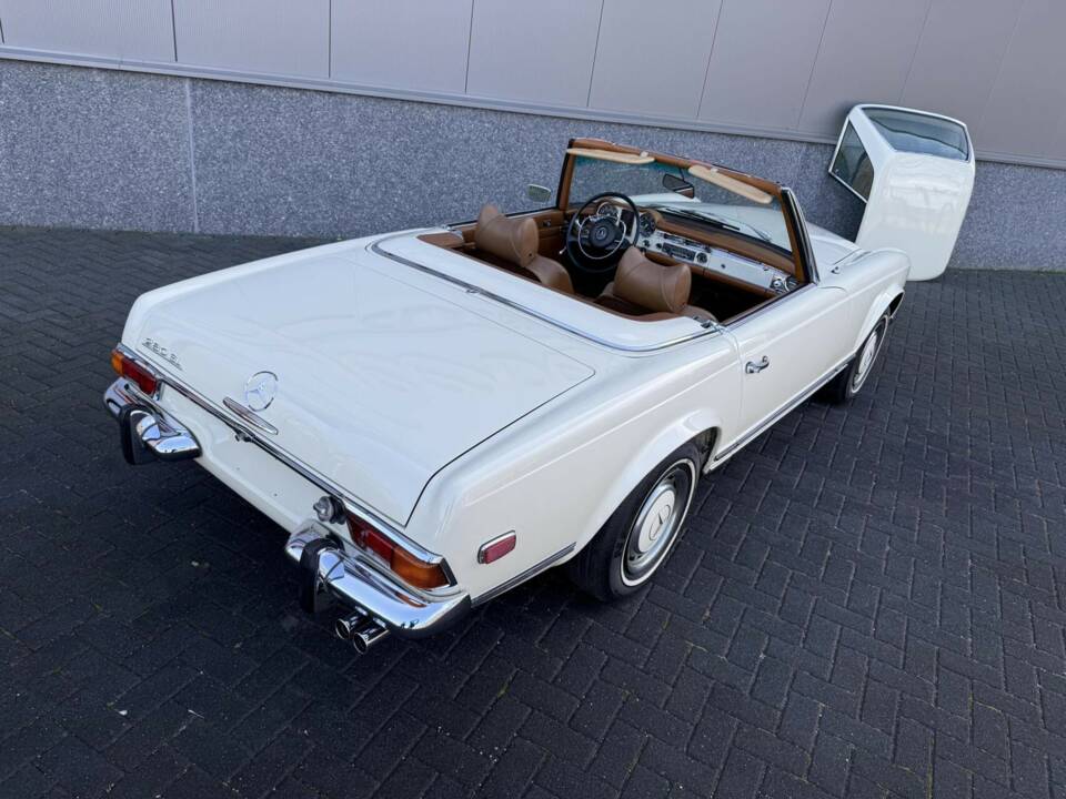 Image 7/48 of Mercedes-Benz 280 SL (1970)