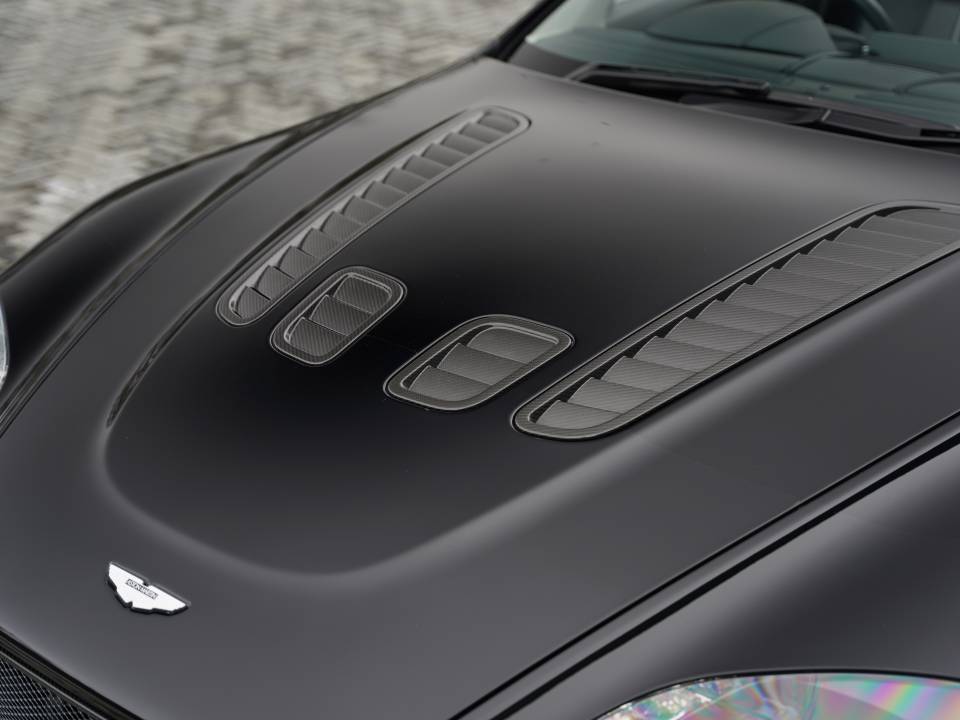 Immagine 21/50 di Aston Martin V12 Vantage S (2015)