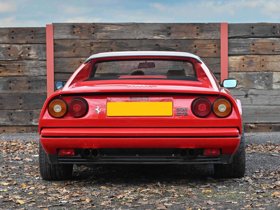 Imagen 7/28 de Ferrari 328 GTB (1989)