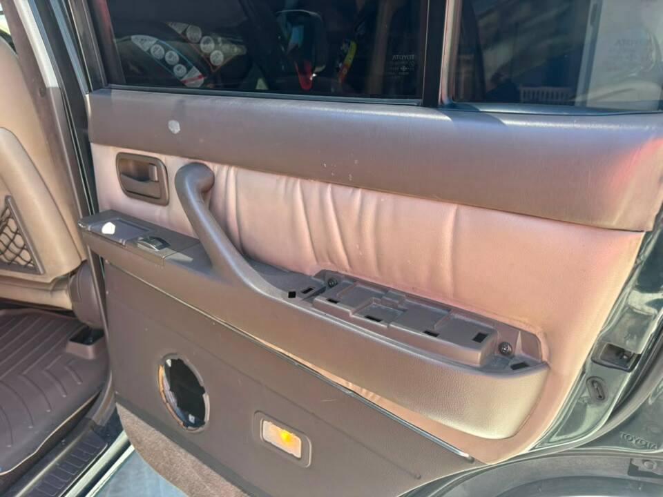Image 26/41 of Toyota Land Cruiser J80 (1995)