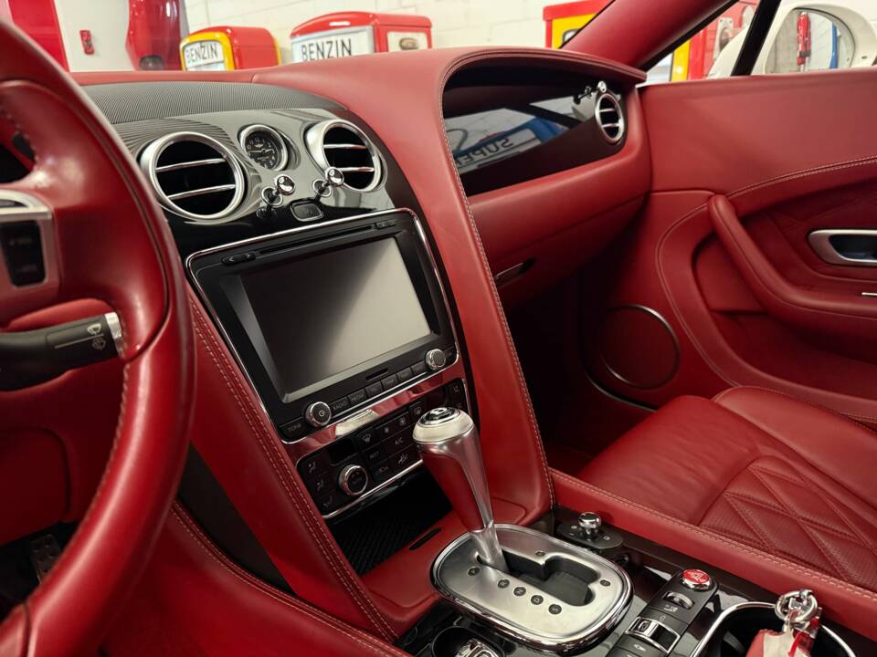 Image 15/20 of Bentley Continental GTC V8 (2012)