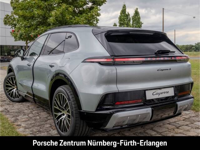 Image 3/50 of Porsche Cayenne S Electric (2026)