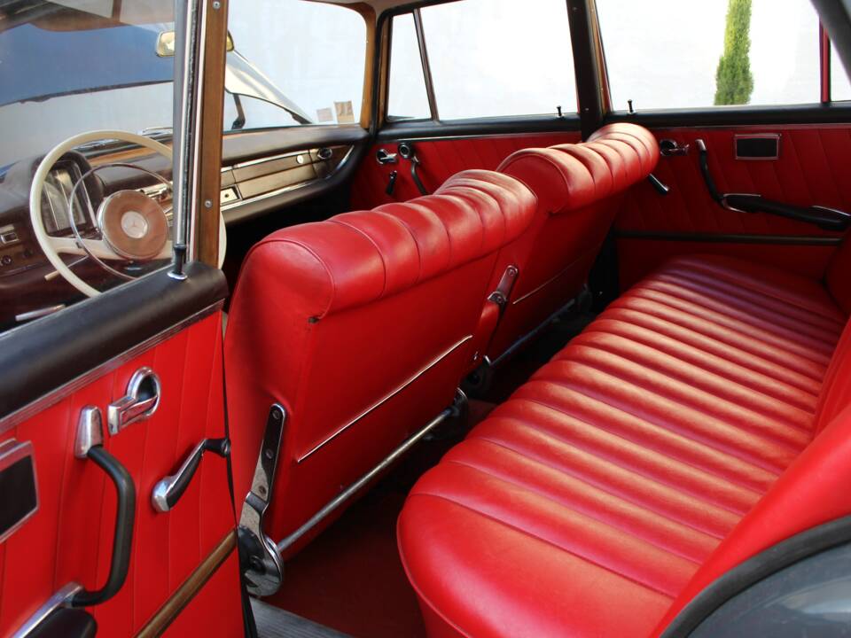 Image 5/18 of Mercedes-Benz 220 SE b (1961)