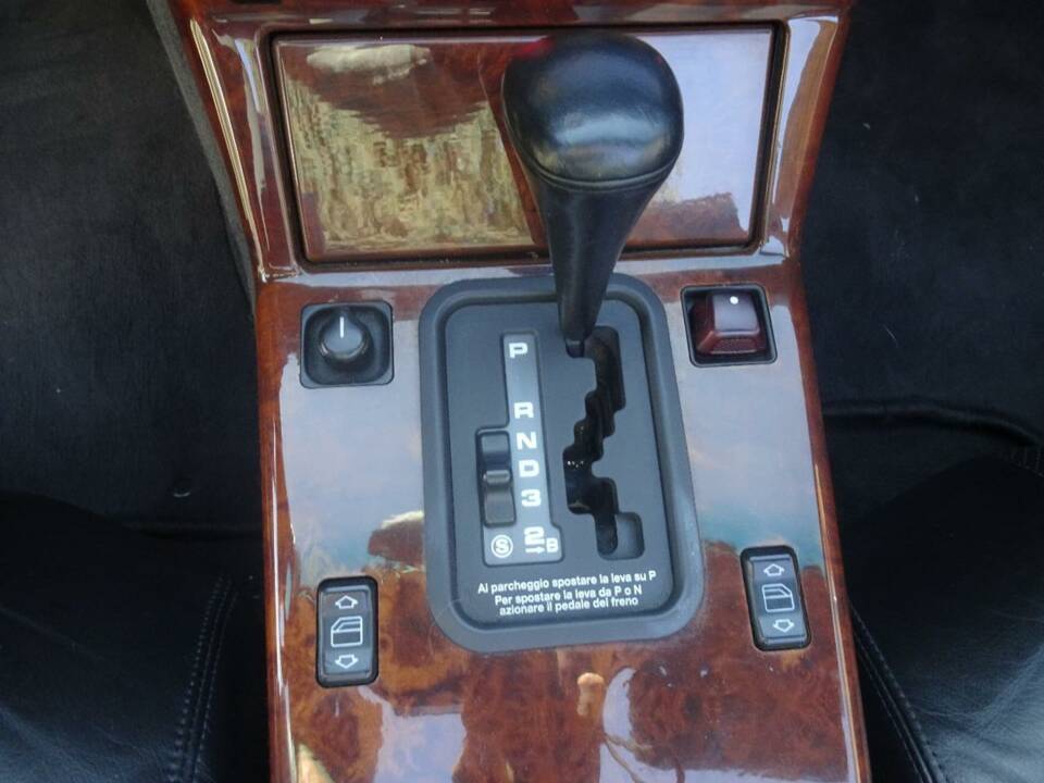 Afbeelding 12/45 van Mercedes-Benz 500 SL (1991)