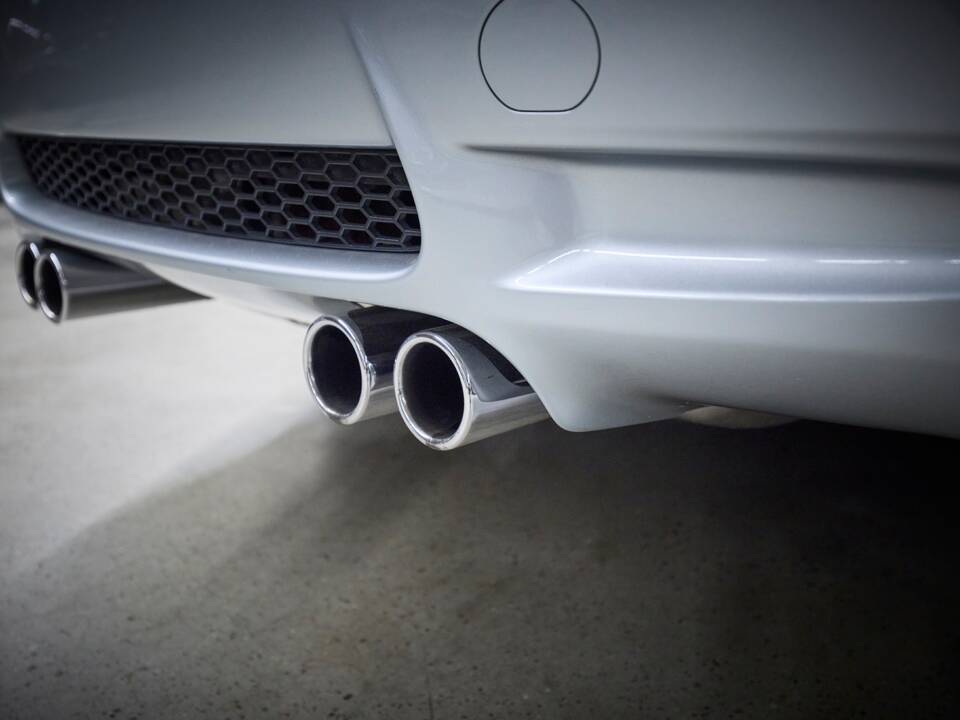 Image 22/100 of BMW M3 (2006)
