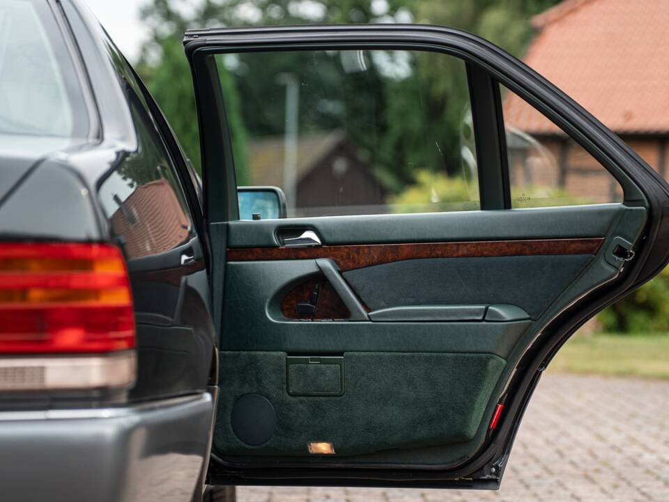 Image 44/54 of Mercedes-Benz 500 SEL (1992)