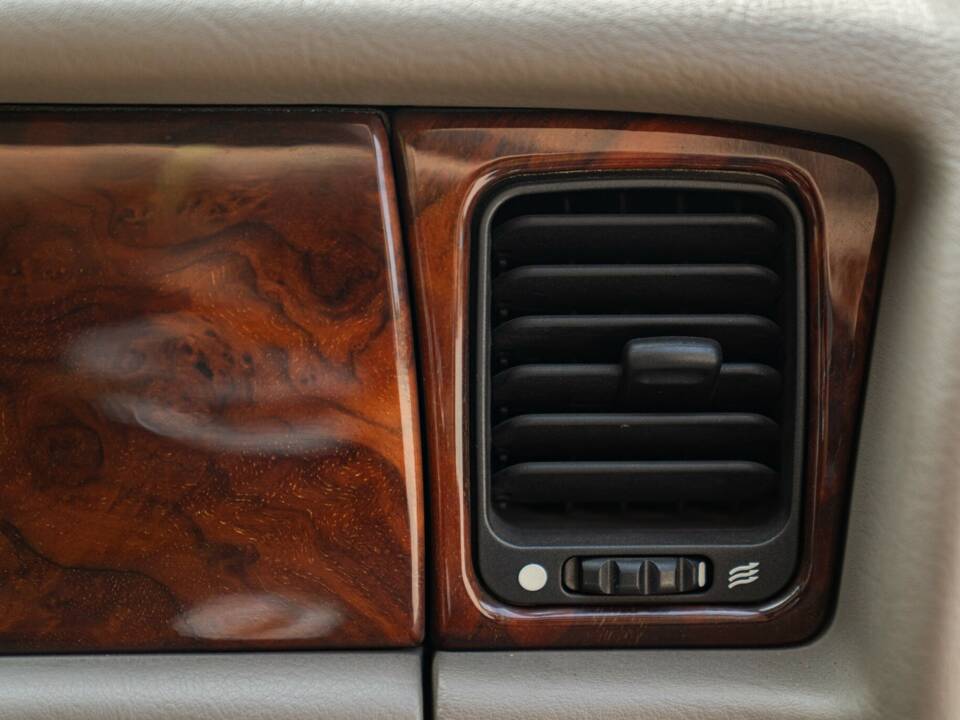 Bild 28/50 von Jaguar XJ6 3.2 (1995)