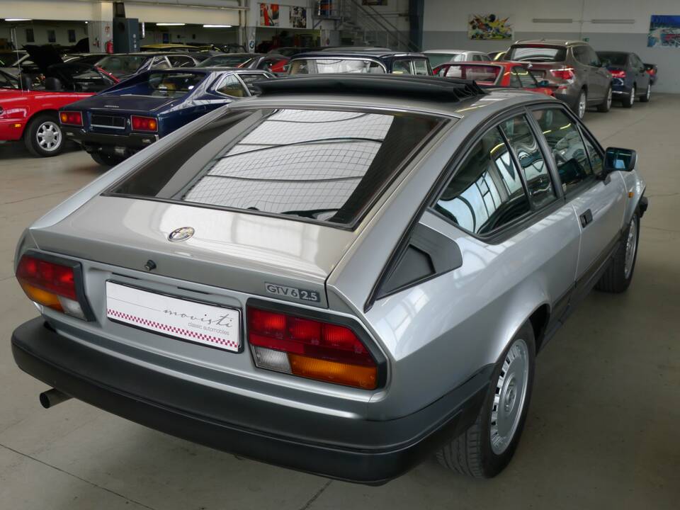 Bild 29/42 von Alfa Romeo GTV6 3.0 (1985)