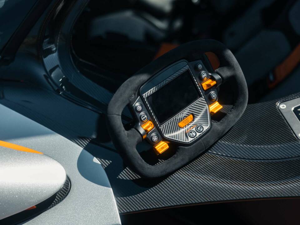 Image 17/38 de Aston Martin Valkyrie AMR Pro (2022)