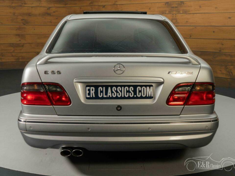 Immagine 8/19 di Mercedes-Benz E 55 AMG (2001)