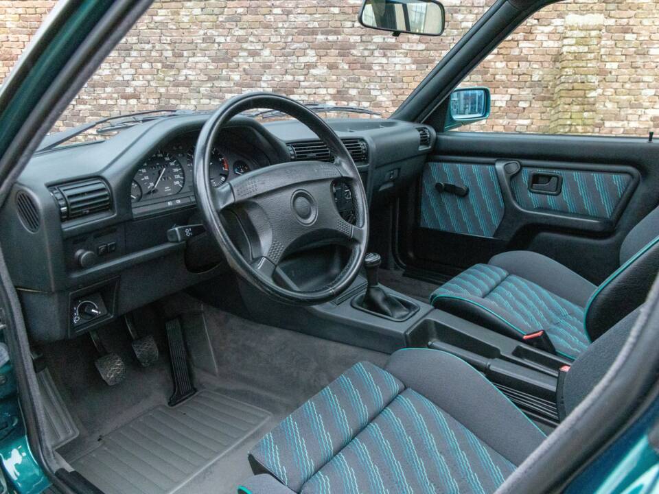 Bild 31/50 von BMW 316i Touring (1993)