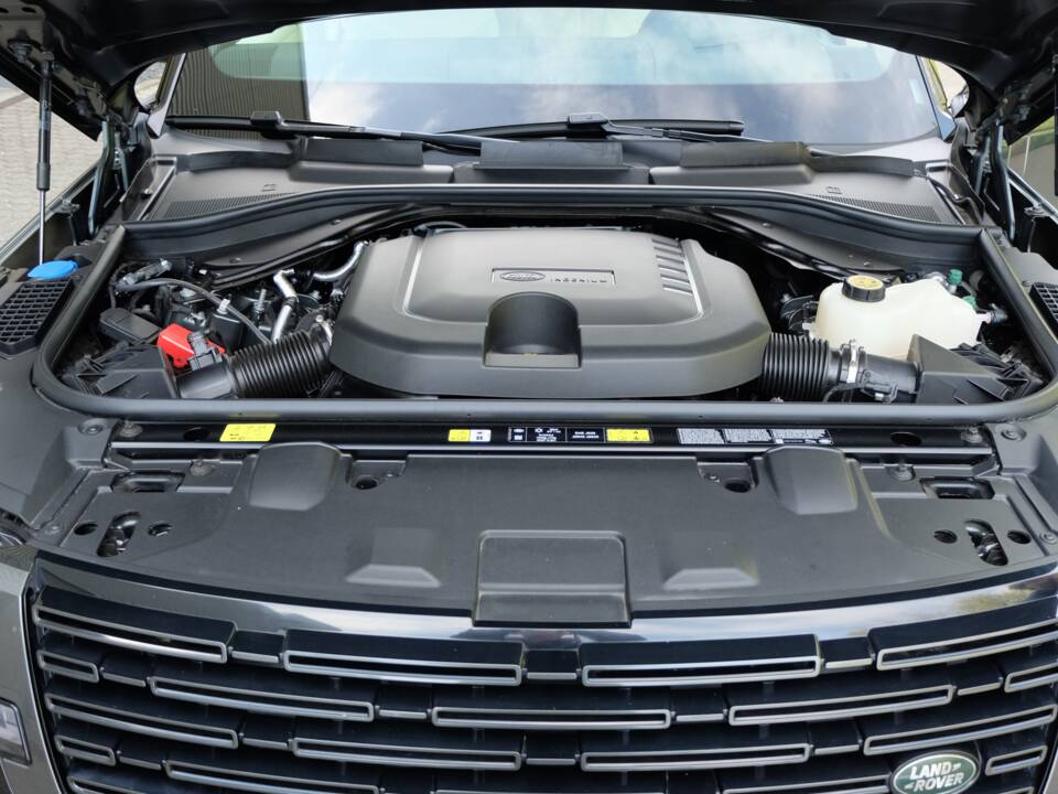 Image 50/61 of Land Rover Range Rover D350 (2025)