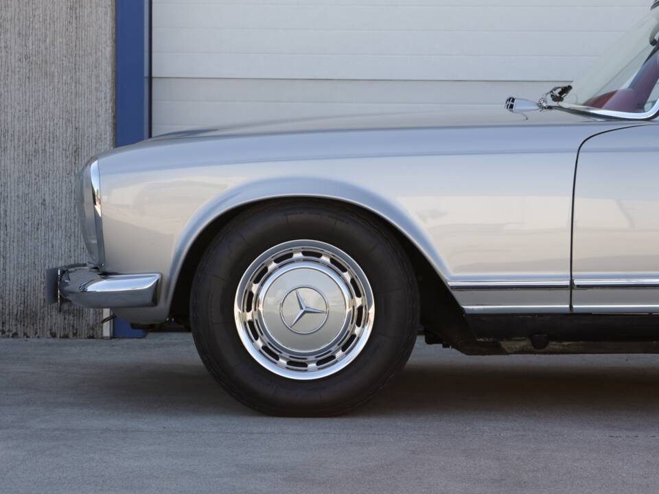 Image 15/70 of Mercedes-Benz 280 SL (1967)