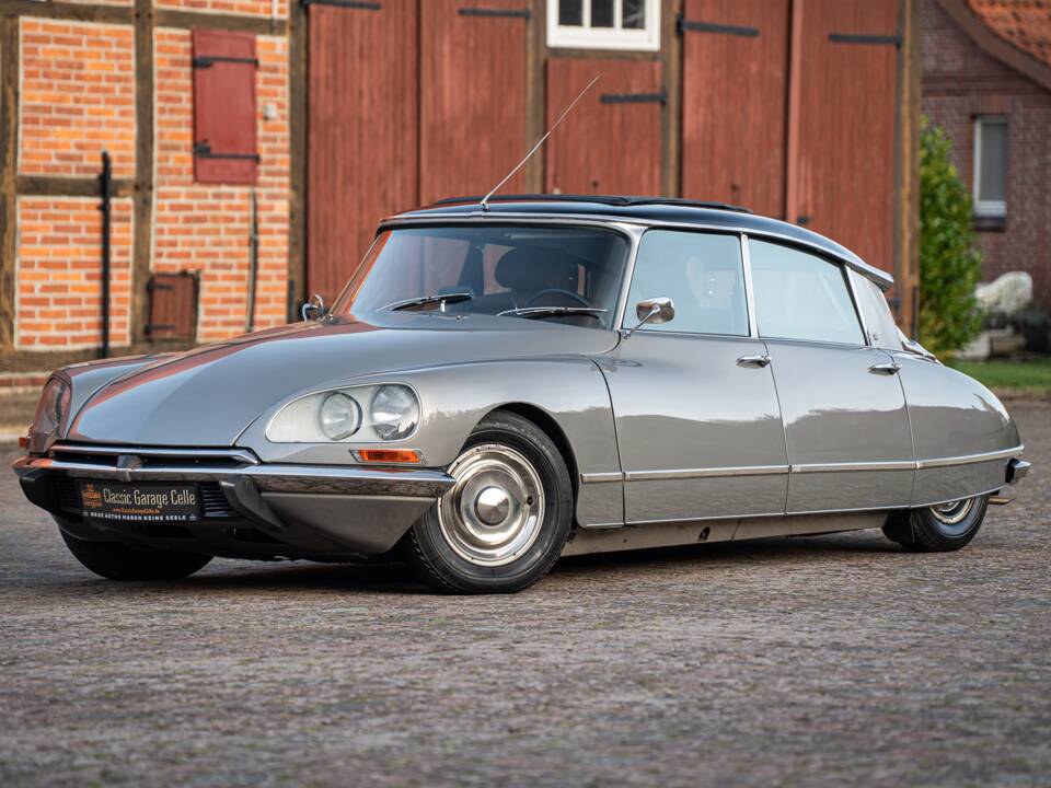 Image 1/44 of Citroën DS 21 (1968)