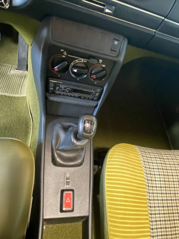 Bild 15/71 von Mercedes-Benz 250 (1979)