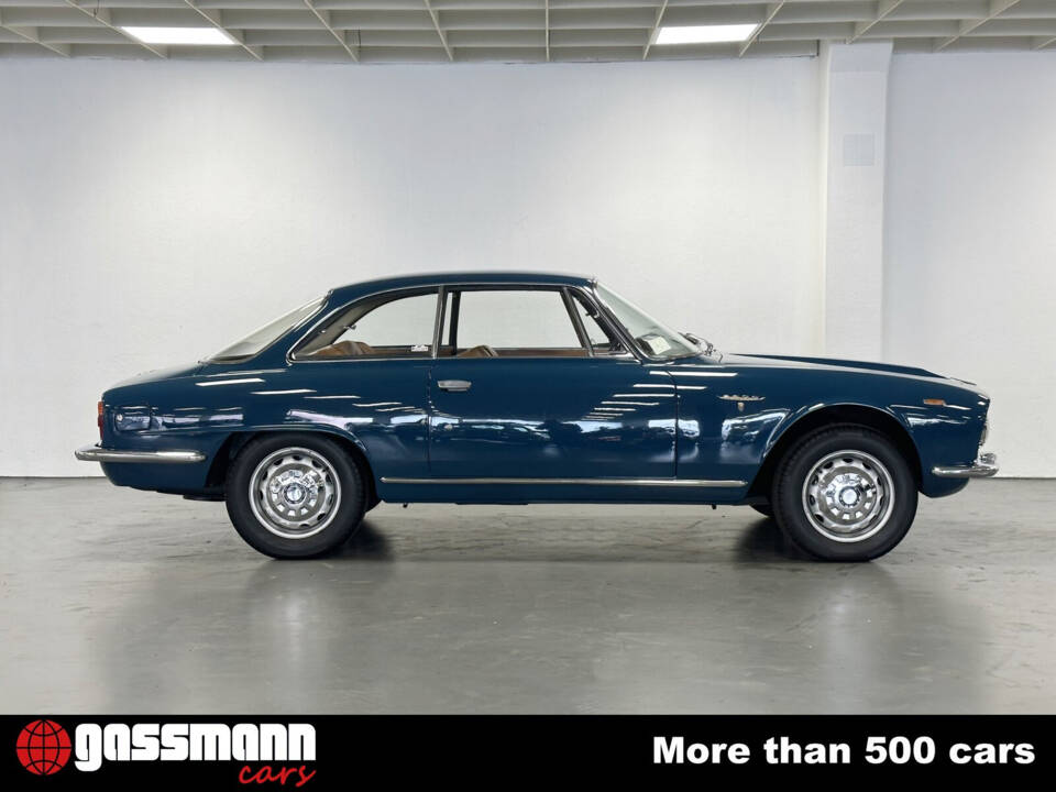 Image 5/15 of Alfa Romeo 2600 Sprint (1965)