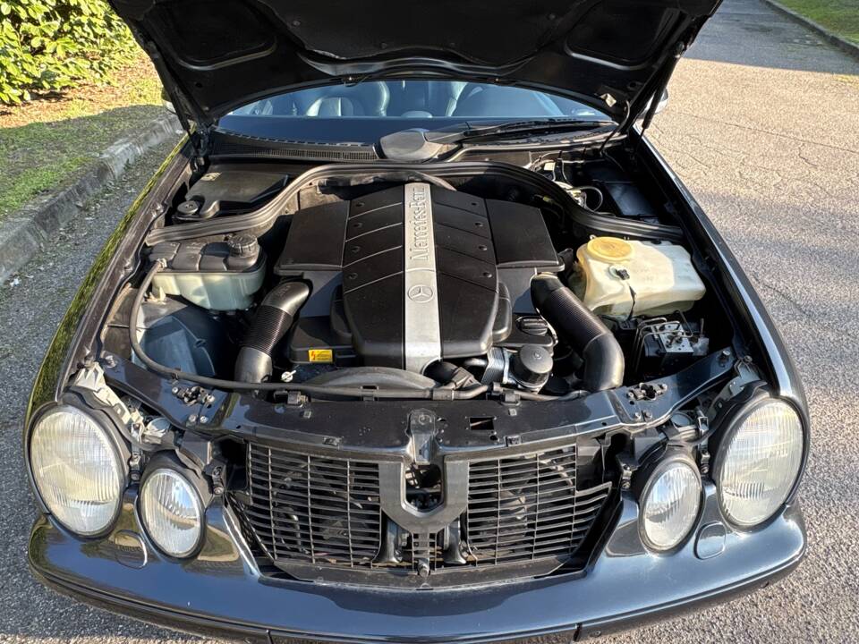 Image 12/24 of Mercedes-Benz CLK 430 (2000)