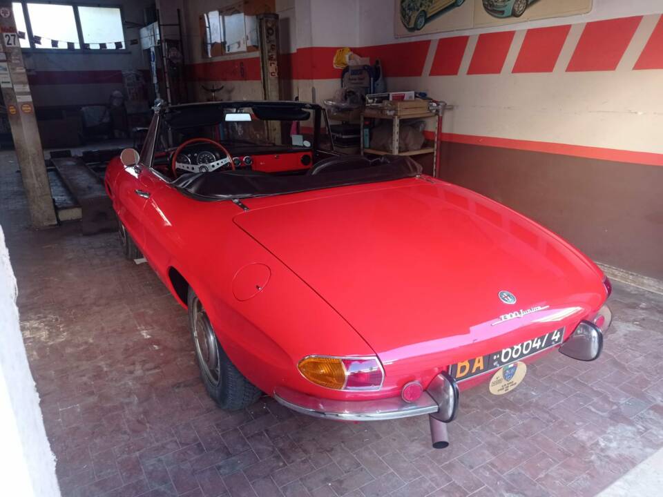 Image 7/47 of Alfa Romeo 1300 Spider Junior (1969)