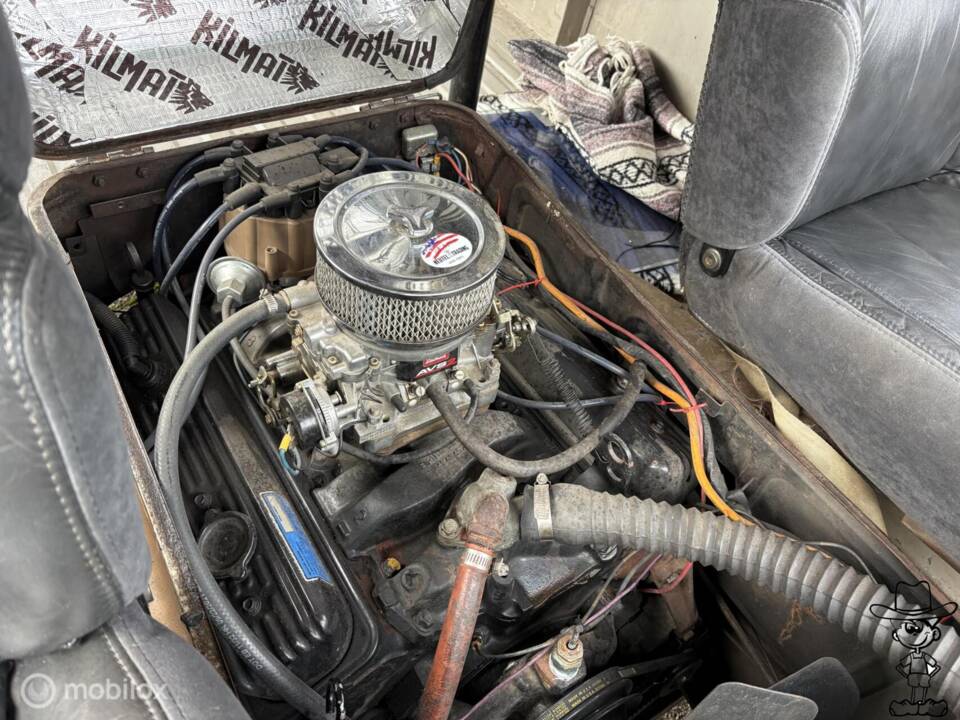 Image 14/50 of Chevrolet G-10 Van (1965)