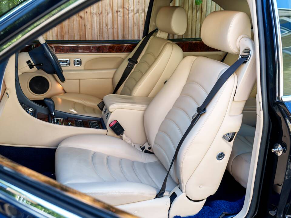 Image 22/26 of Bentley Continental R Mulliner (2001)