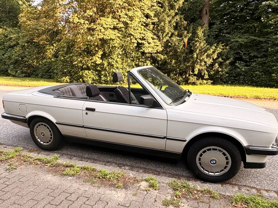 Immagine 8/75 di BMW 320i (1988)