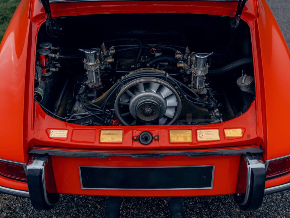 Image 61/63 of Porsche 911 R (1967)