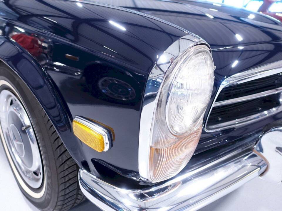 Immagine 15/36 di Mercedes-Benz 280 SL (1971)