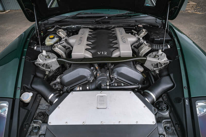 Image 3/44 of Aston Martin V12 Vanquish (2002)