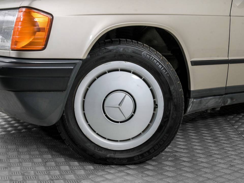 Bild 4/50 von Mercedes-Benz 190 D (1986)