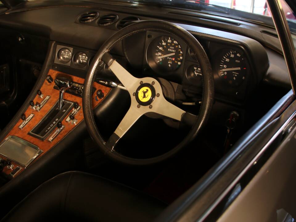 Immagine 18/34 di Ferrari 400 GT/4 2+2 (1977)