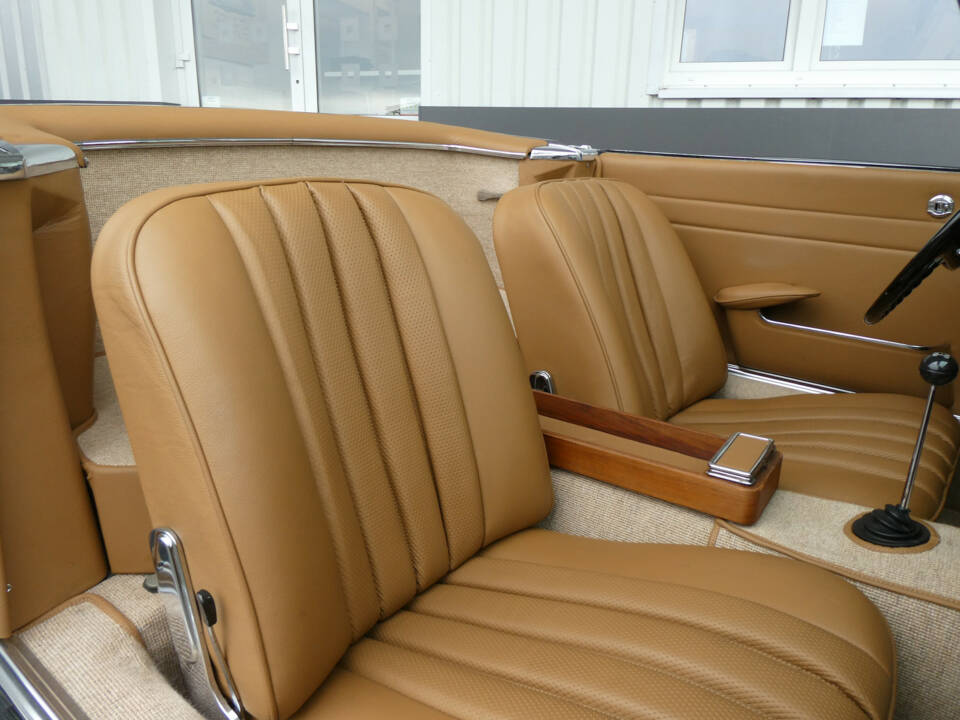 Afbeelding 14/23 van Mercedes-Benz 230 SL (1965)