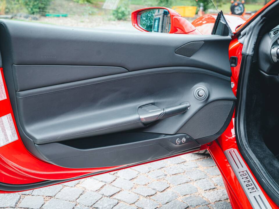 Image 28/56 of Ferrari 488 GTB (2020)