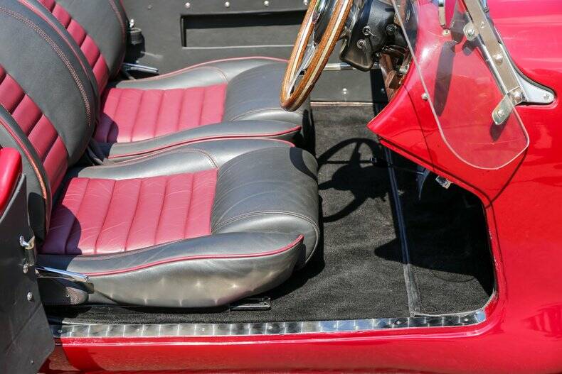 Image 5/27 of Bentley Mark VI Vanden Plas DHC (1947)