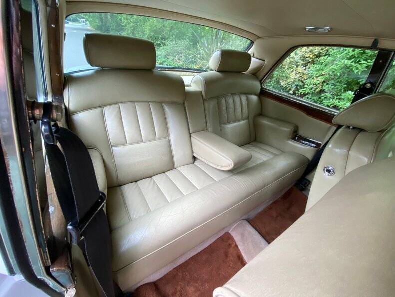 Bild 45/50 von Bentley Corniche (1980)