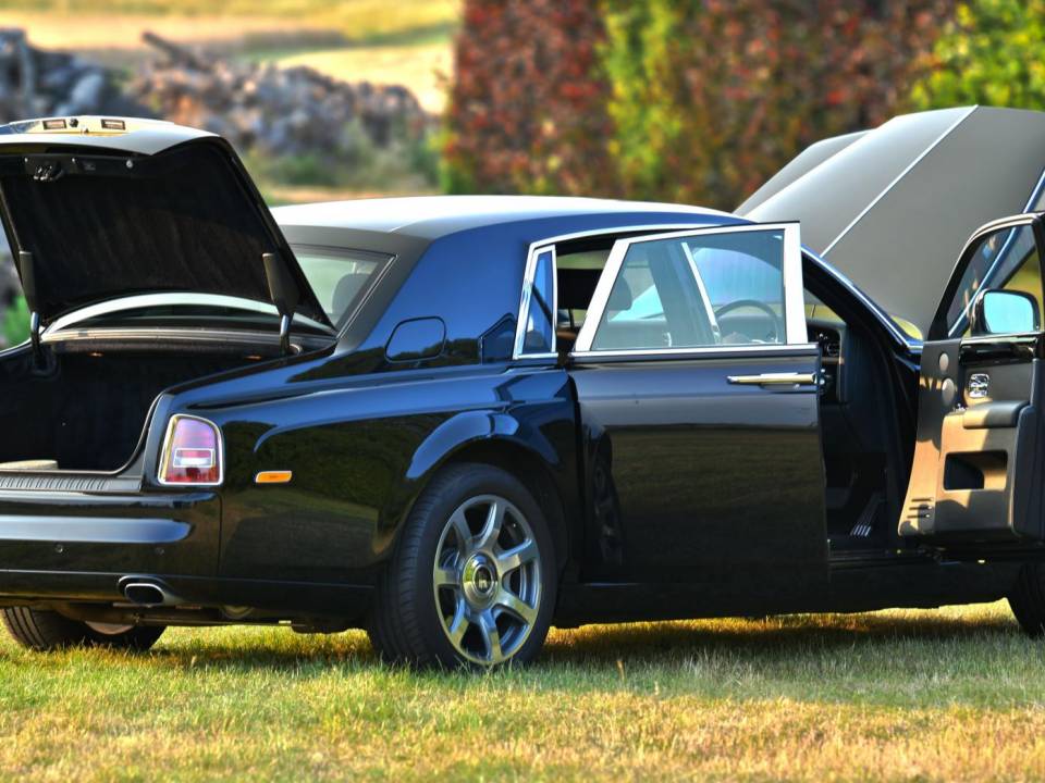 Image 23/50 de Rolls-Royce Phantom VII (2010)